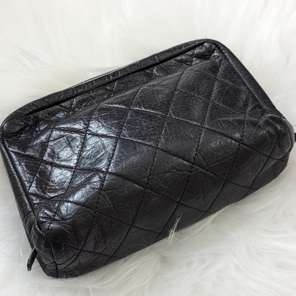 CHANEL Black Textured Quilted Cosmetic Case - Picture 2 of 6